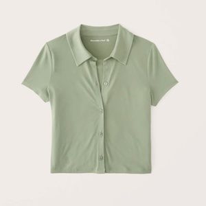 Abercrombie & Fitch Short-Sleeve Button-Up Polo Size: Small Cropped